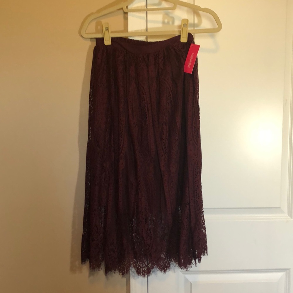Women’s Lace Maroon Skirt